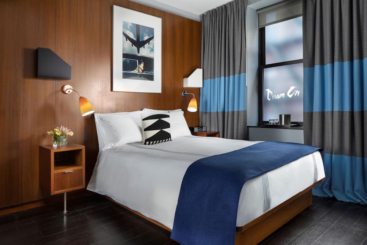 Standard Room | 1 bedroom, premium bedding, pillowtop beds, minibar