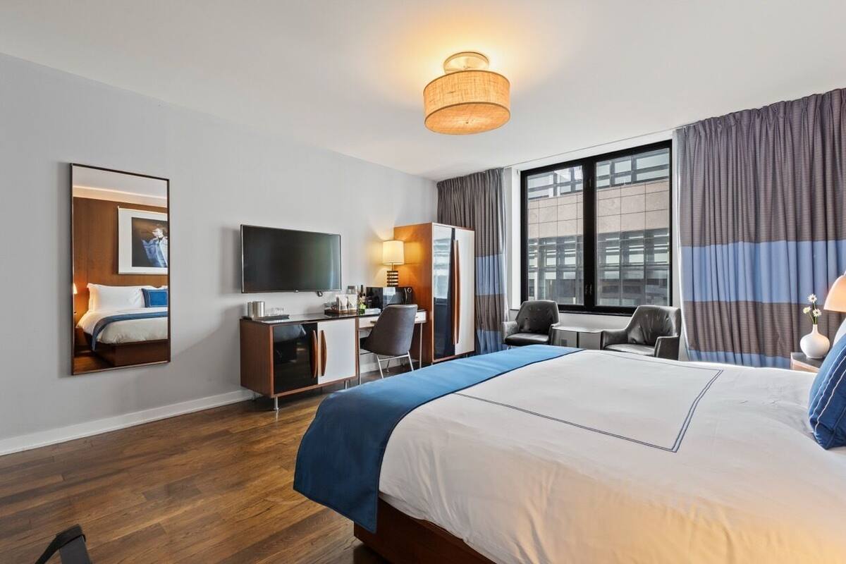 Chambre Deluxe, 1 très grand lit | Literie de qualité supérieure, surmatelas, minibar