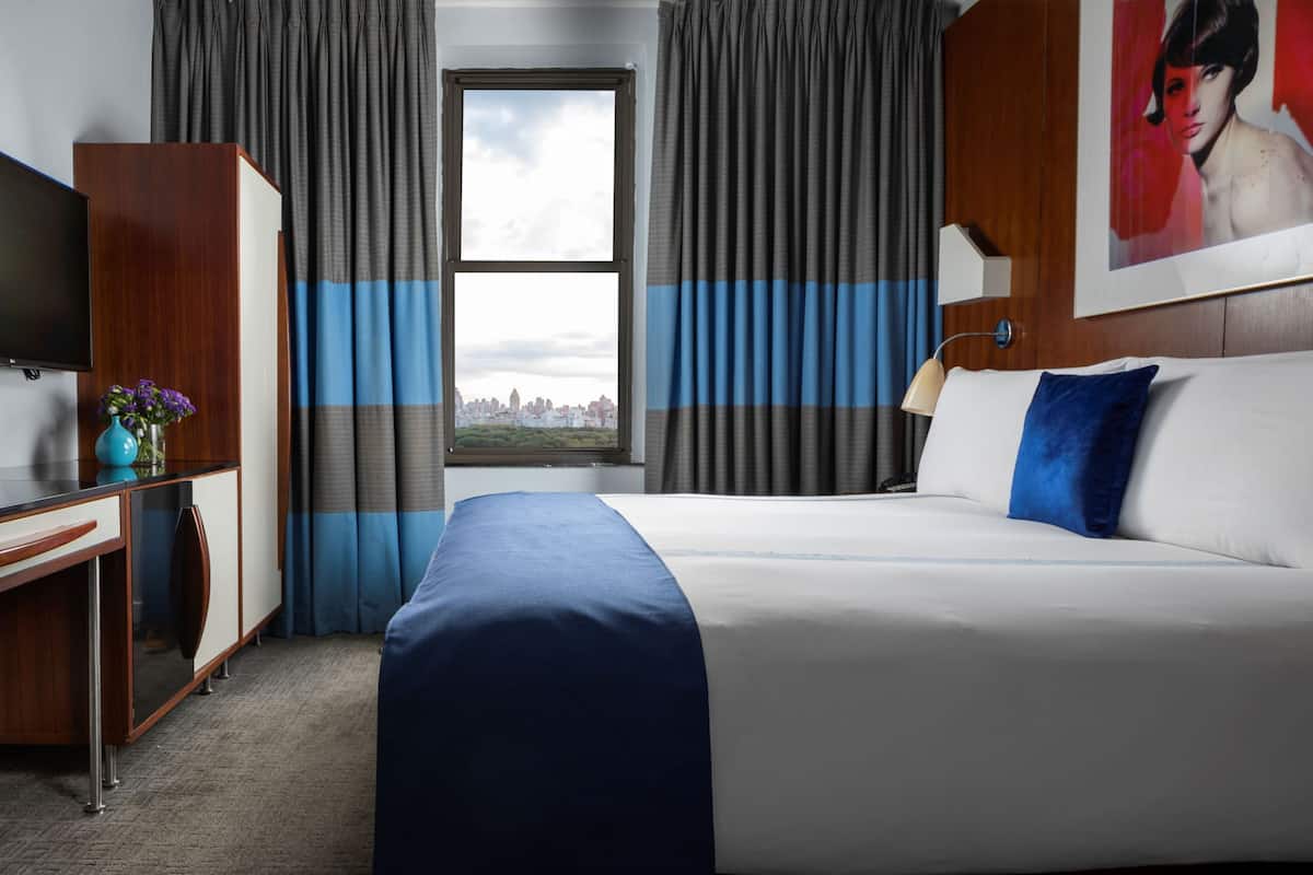 Superior Room, 1 King Bed | 1 bedroom, premium bedding, pillowtop beds, minibar