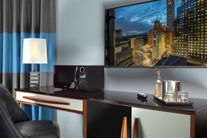 Deluxe Room, 1 Queen Bed