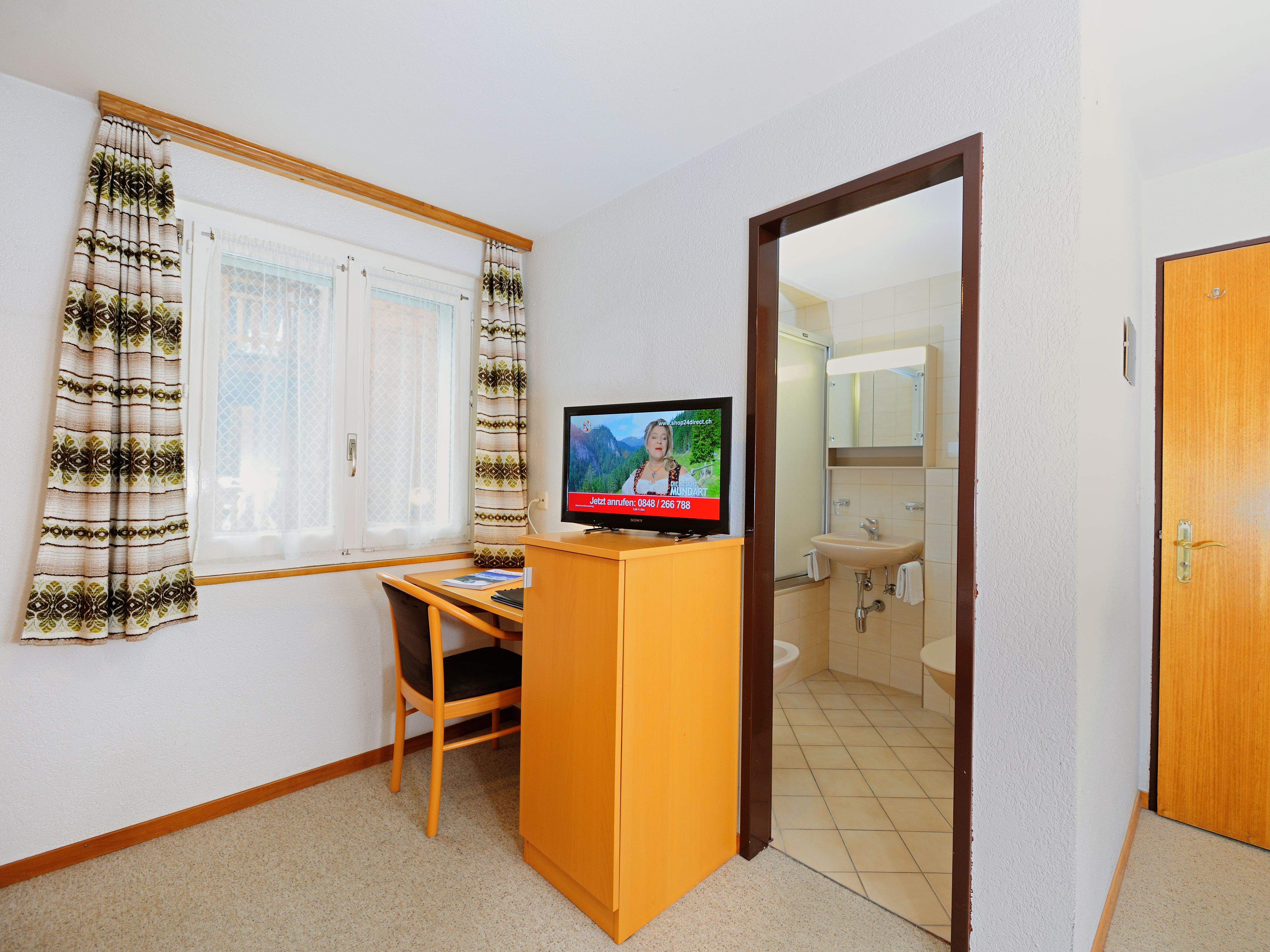 single room | room amenity