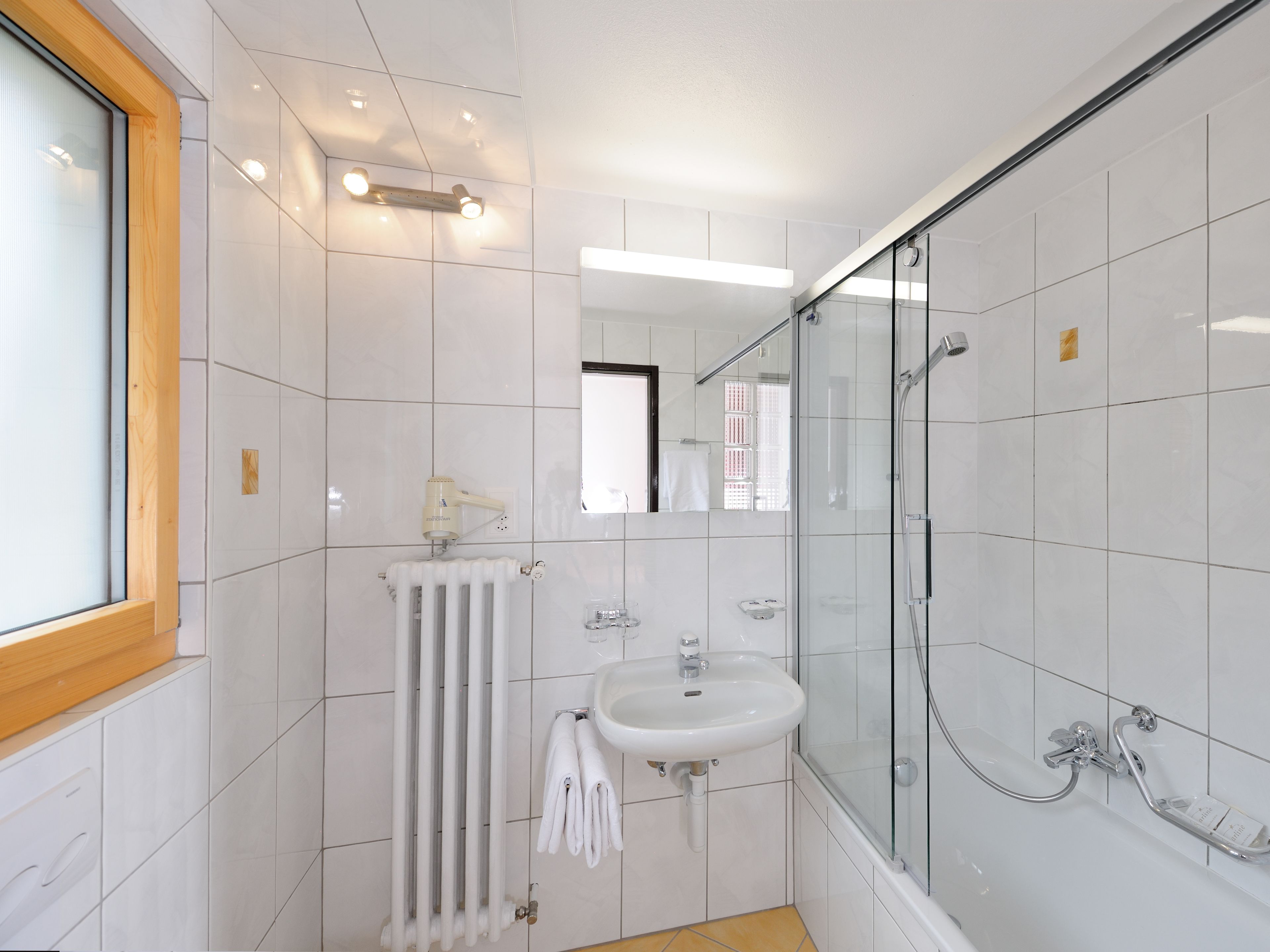 triple room | bathroom | free toiletries, hair dryer, towels