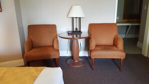 Living area - Pacific Motel (Gridley)