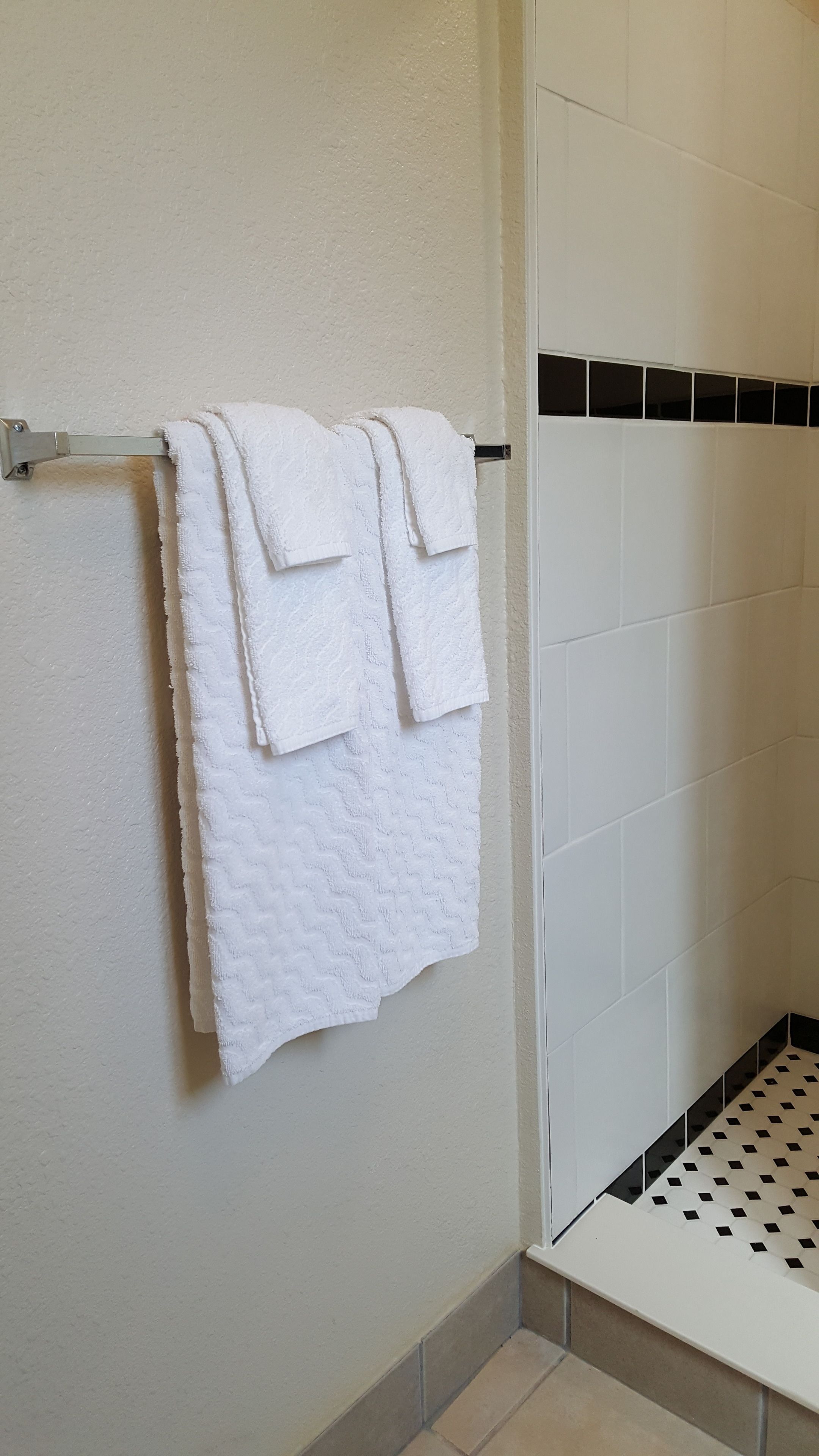 Ducha, secador de pelo, toallas