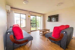 Leilighet, 2 soverom | Strykejern/-brett, barnesenger (inkludert) og wi-fi (inkludert)