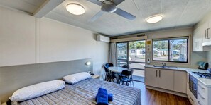 Cabaña básica (Motel Style) | Tabla de planchar con plancha, cunas gratuitas, wifi gratis