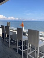 国际美食，海滩景观