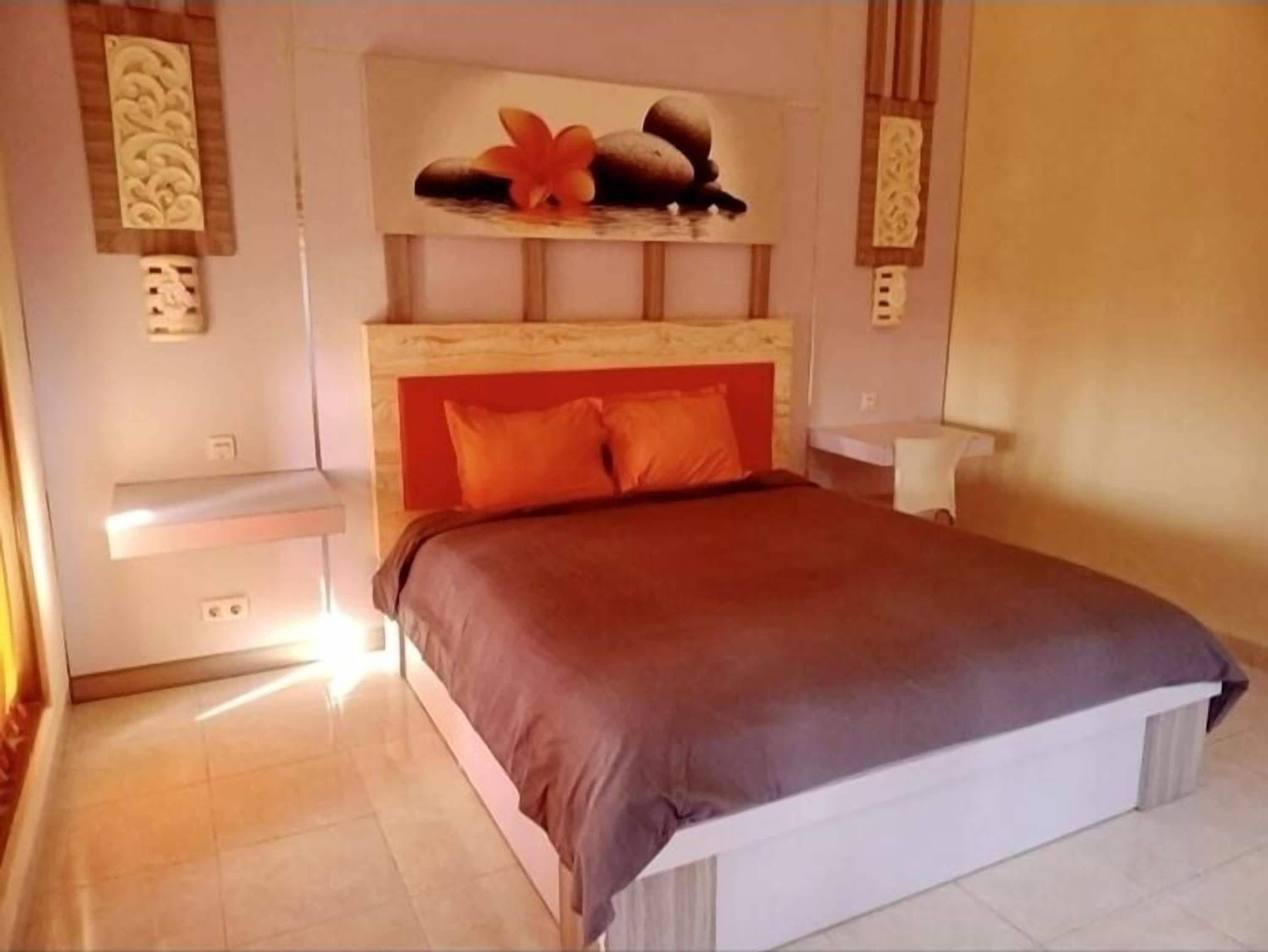 Premium bedding, Tempur-Pedic beds, in-room safe, individually decorated