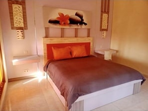 Literie de qualité, lit avec matelas Tempur-Pedic, coffre-fort