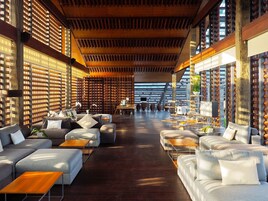 Área de estar no saguão