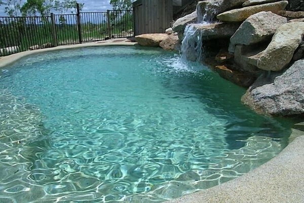 Outdoor pool, open 8:00 AM to 7:00 PM, pool loungers