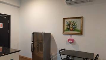 Camera familiare, 1 camera da letto | Una cassaforte in camera, insonorizzazione, Wi-Fi gratuito, lenzuola