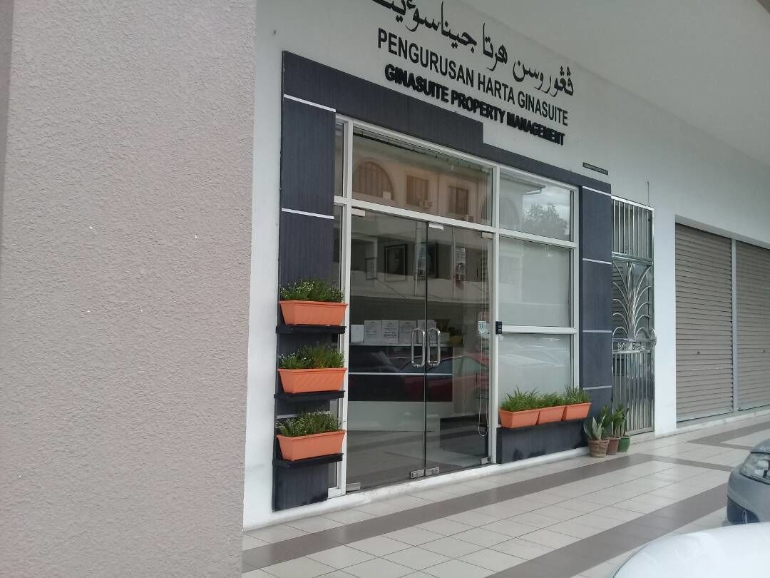 standard twin room | property entrance