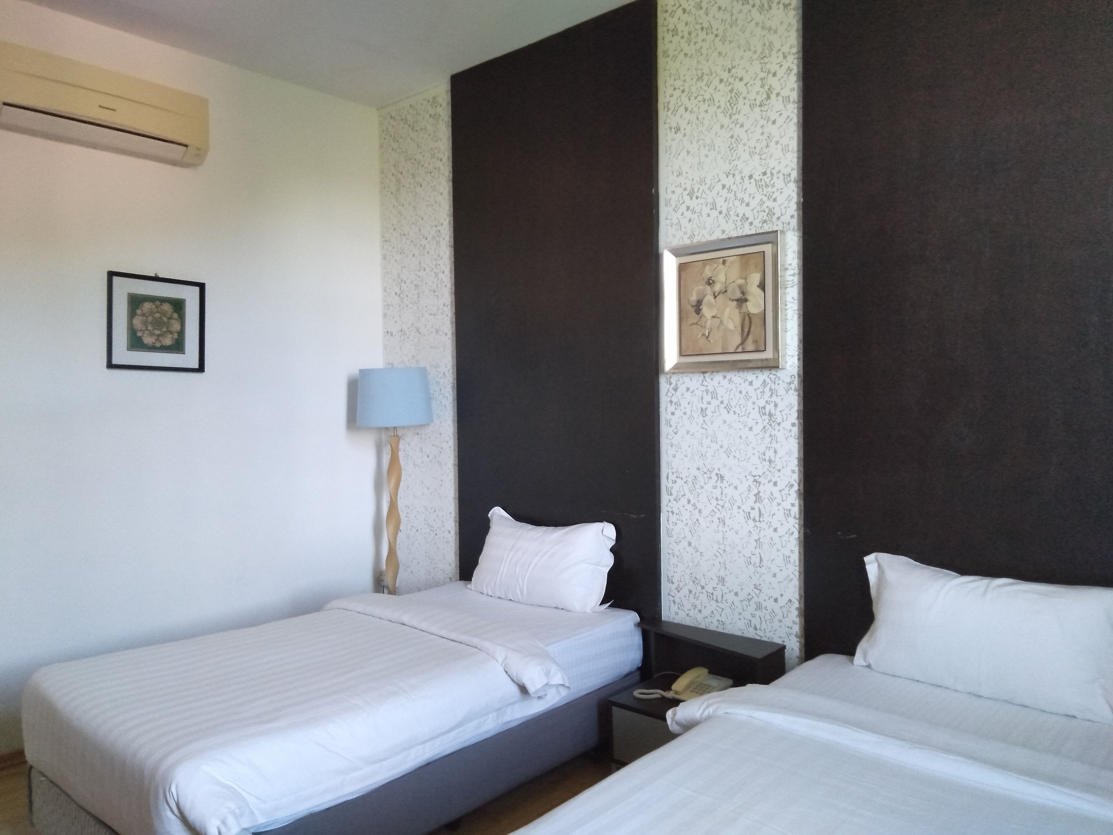 standard studio suite, 2 single beds | 1 bedroom, in-room safe, soundproofing, free wifi