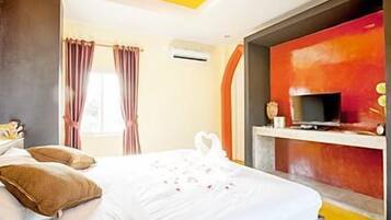 Superior Room | Minibar, rollaway beds, free WiFi