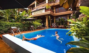 Outdoor pool - Angkor Vattanak Pheap Hotel (Siem Reap)