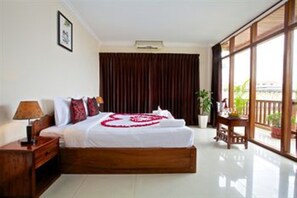 Deluxe Double Room - Free 02 Way Airport Transfers | 1 bedroom, minibar, desk, iron/ironing board - Angkor Vattanak Pheap Hotel (Siem Reap)
