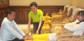 Couples treatment room(s), sauna, steam room, body treatments - The Carma Boutique Hotel & Spa (Siem Reap)