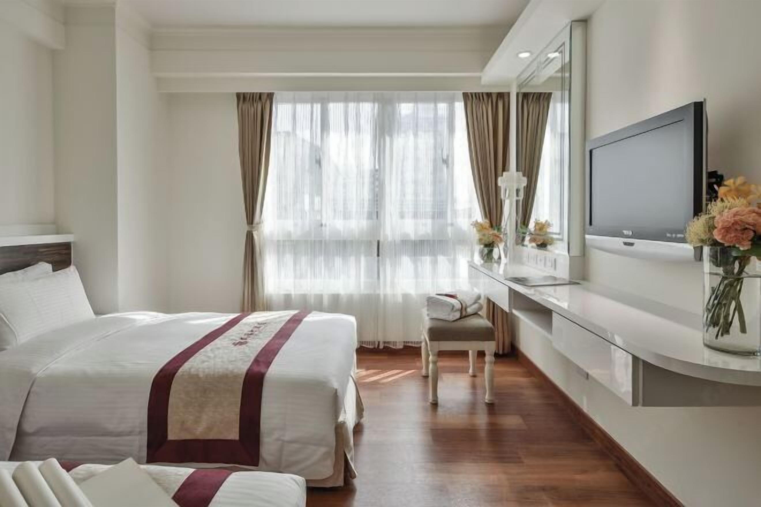 Down comforters, blackout drapes, free WiFi, bed sheets