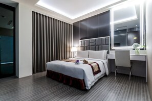 Deluxe Room, 1 Double Bed (room is subject to availability) | Down comforters, blackout drapes, free WiFi, bed sheets - Harmonious Hotel (Kaohsiung)