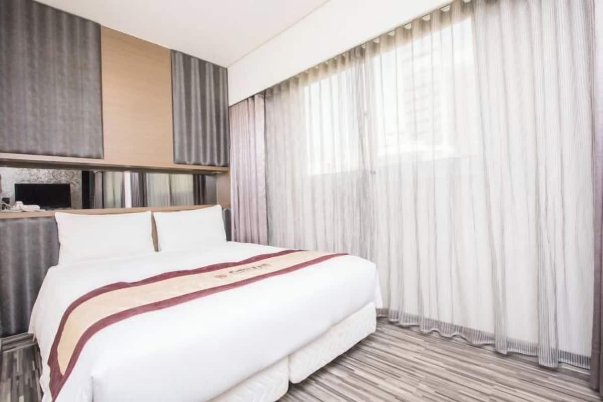 Down duvets, blackout curtains, free WiFi, bed sheets