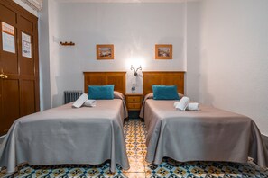 Double Room | Soundproofing, free WiFi, bed sheets - Hostal Verónica (Granada)