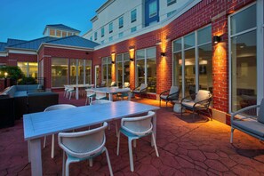 Terrace/patio - Hilton Garden Inn Benton Harbor/St. Joseph (Benton Harbor)