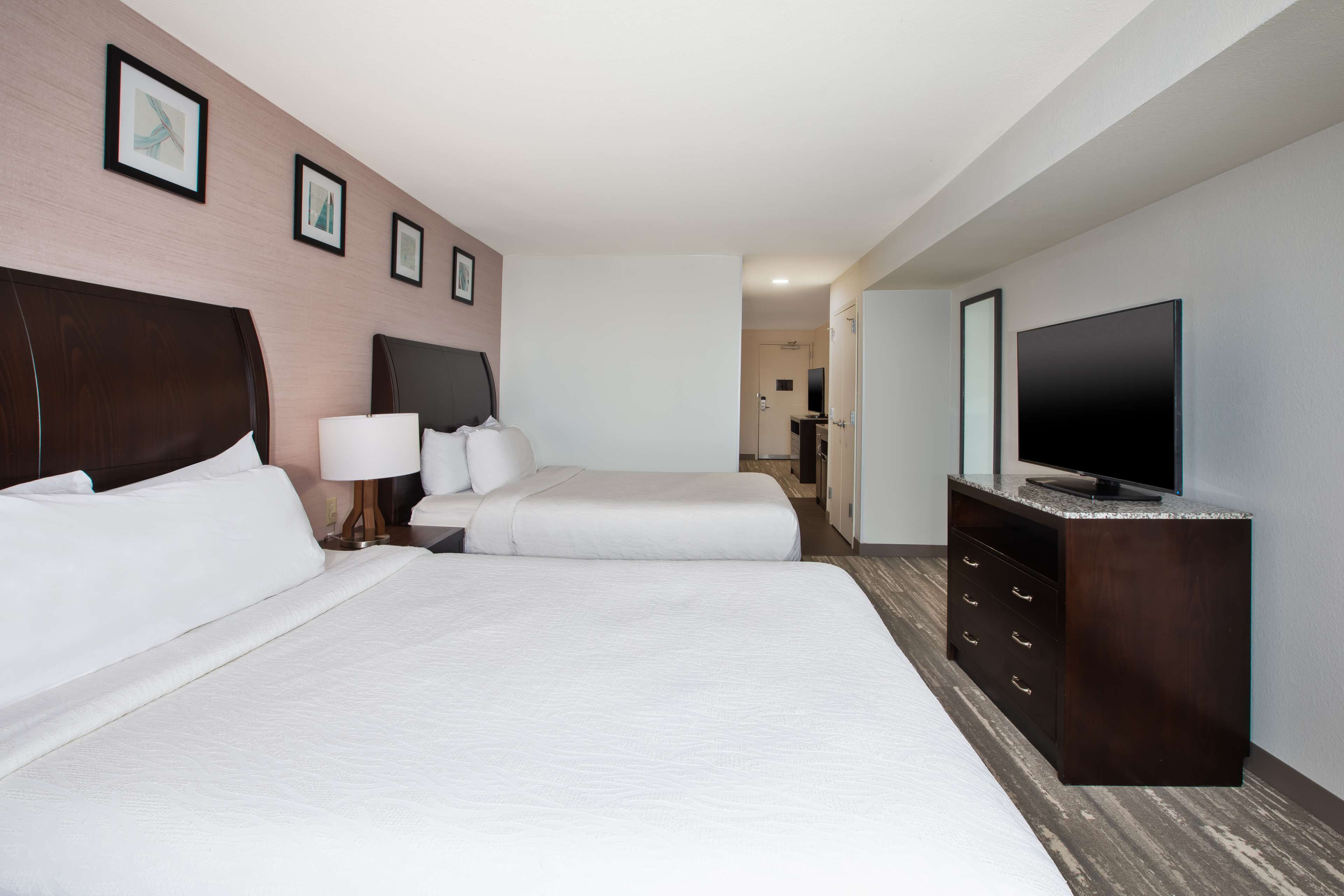 In-room safe, free WiFi, bed sheets