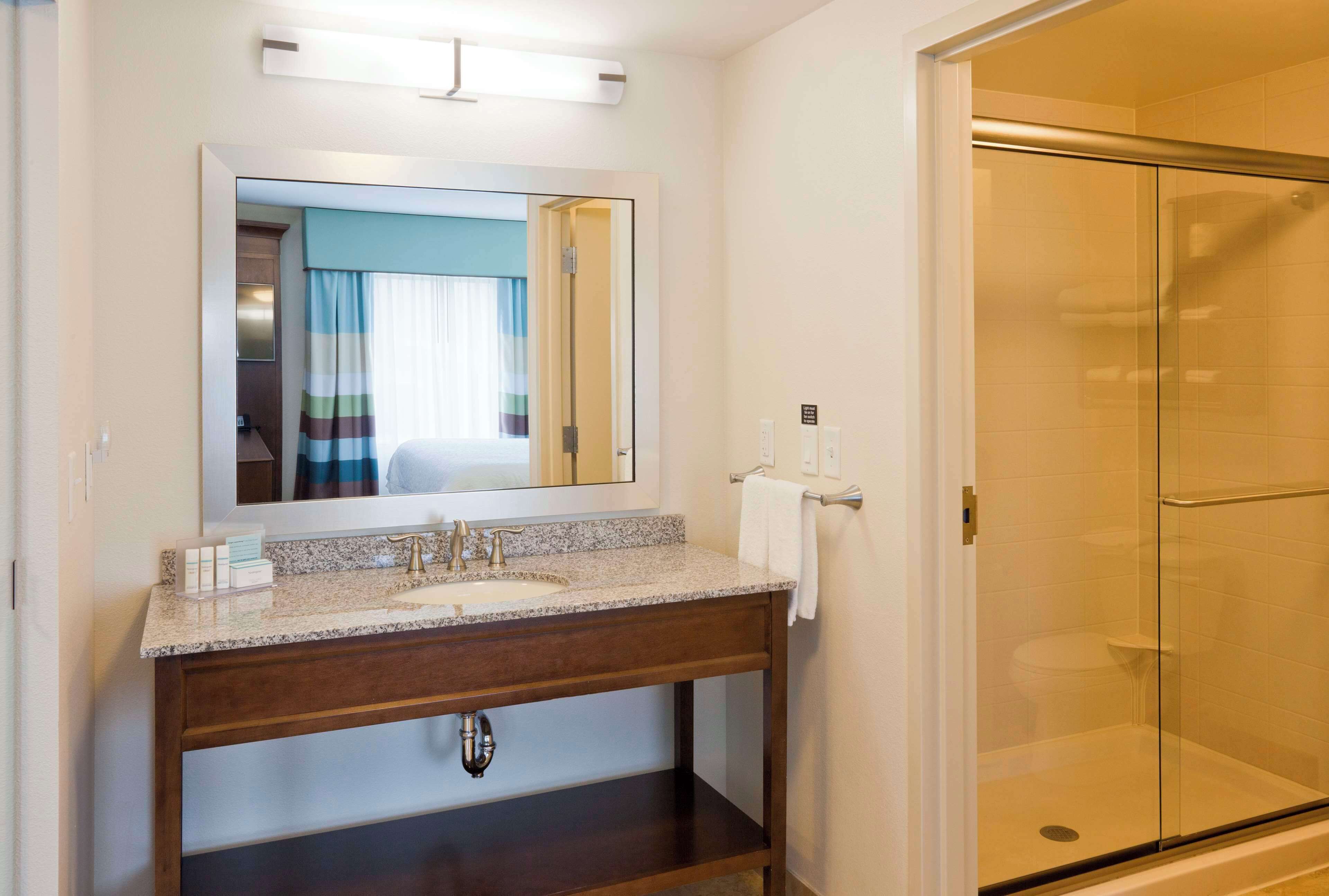 in-room safe, desk, laptop workspace, blackout curtains