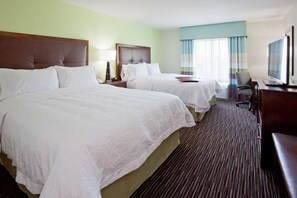 In-room safe, desk, laptop workspace, blackout drapes - Hampton Inn & Suites Minneapolis West/ Minnetonka (Minnetonka)