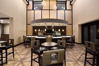 Dining at DoubleTree by Hilton Charleston Mount Pleasant