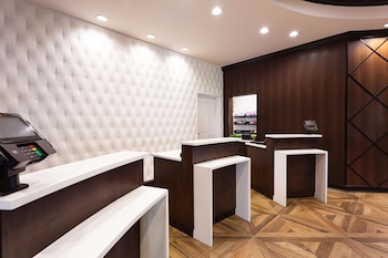 Reception area at DoubleTree by Hilton Charleston Mount Pleasant