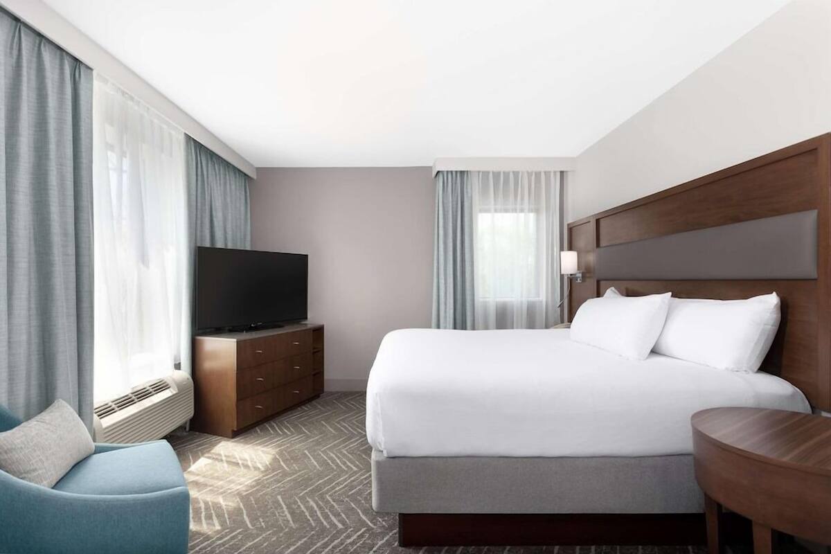 1 bedroom, pillow-top beds, in-room safe, desk