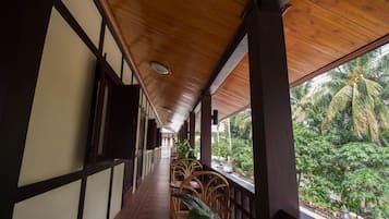 Deluxe Twin with balcony river view | Wi-Fi gratuit