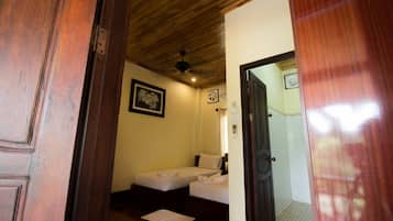 Deluxe Twin with balcony river view | Wi-Fi de cortesia