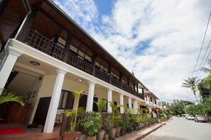 Front of property - Villa Somphong (Luang Prabang)