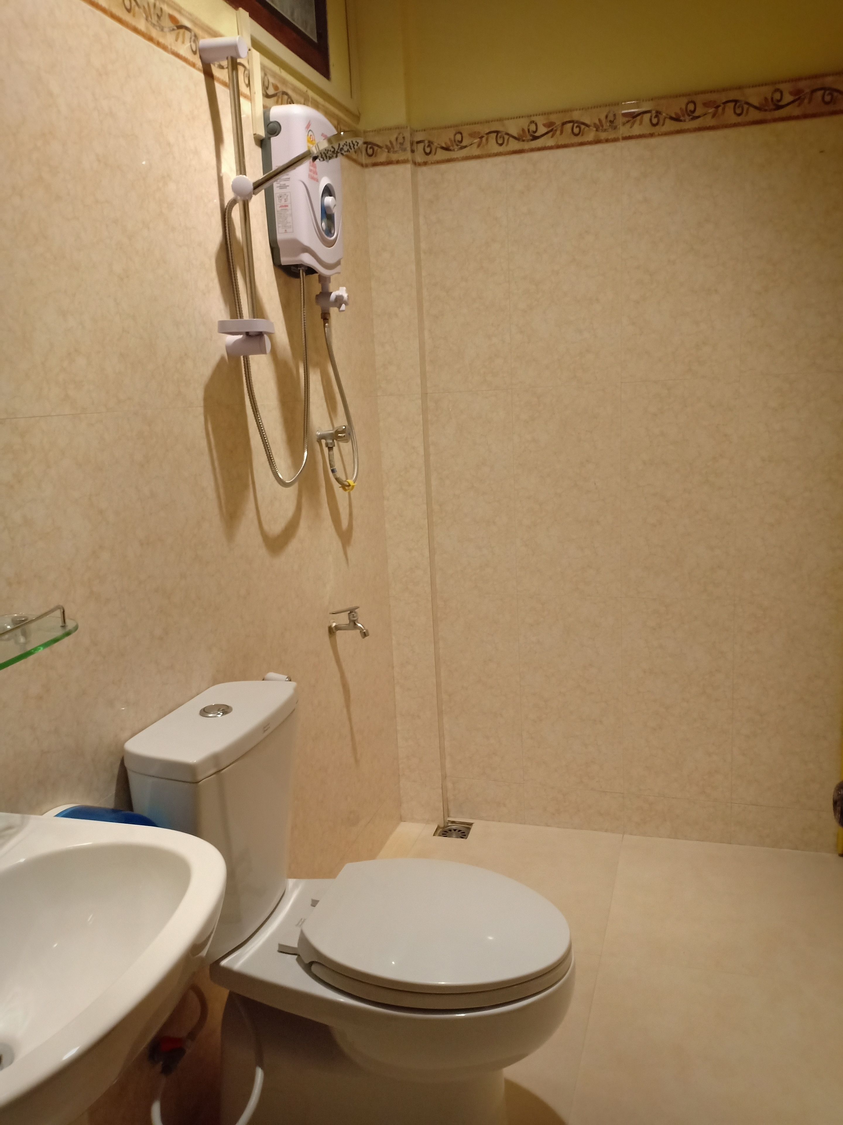 superior double with balcony | bathroom | shower, hair dryer, towels