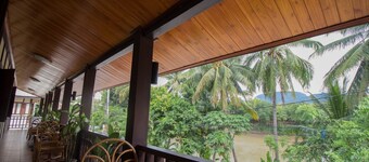 Villa Somphong