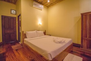 Superior Double with Balcony | Free WiFi - Villa Somphong (Luang Prabang)