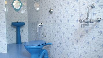 Shower, free toiletries, towels