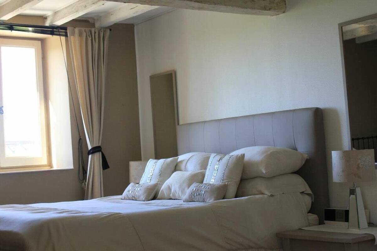 Double Room (Orchid with Jacuzzi)