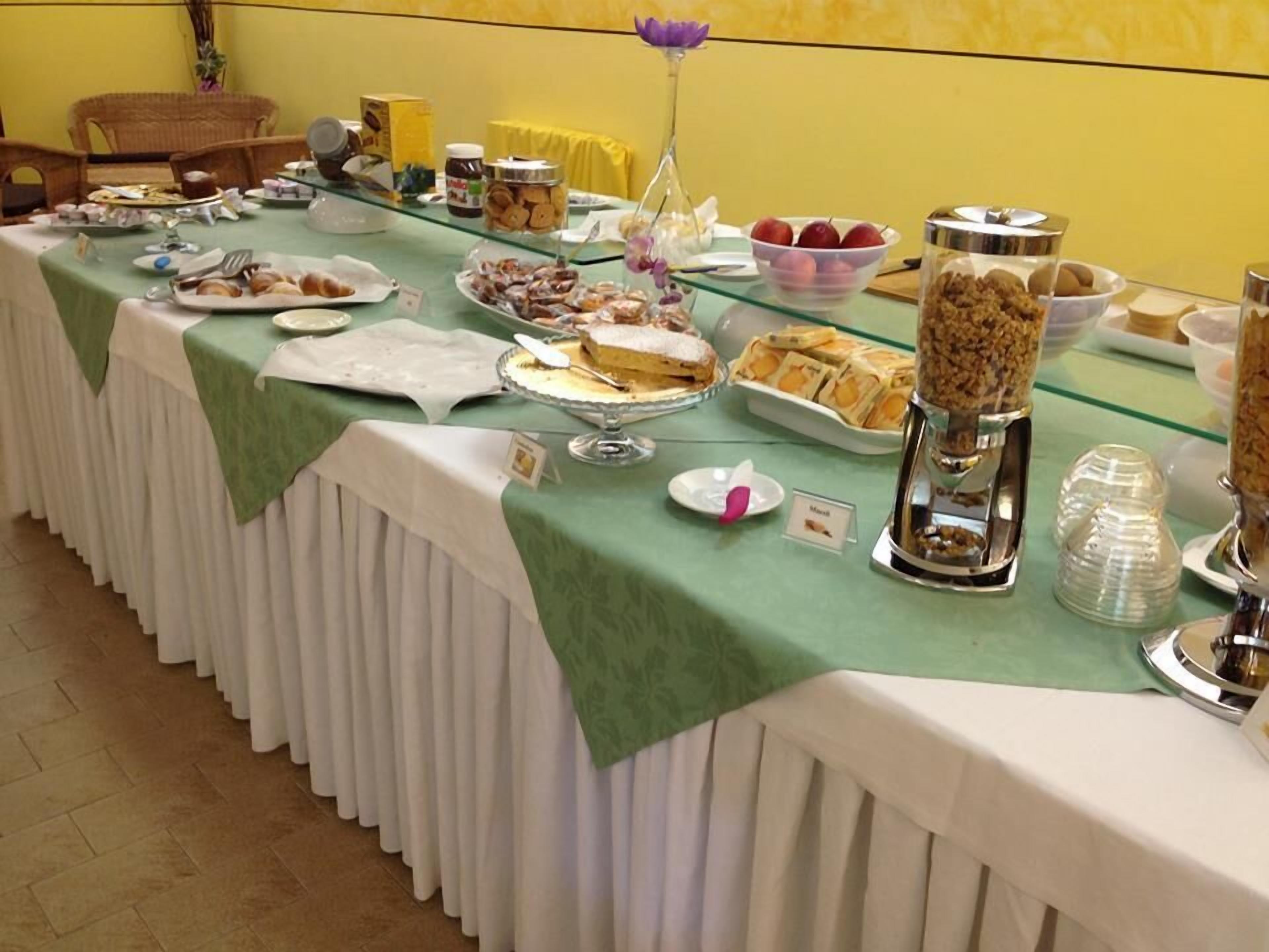 Colazione a buffet inclusa, servita tutte le mattine 