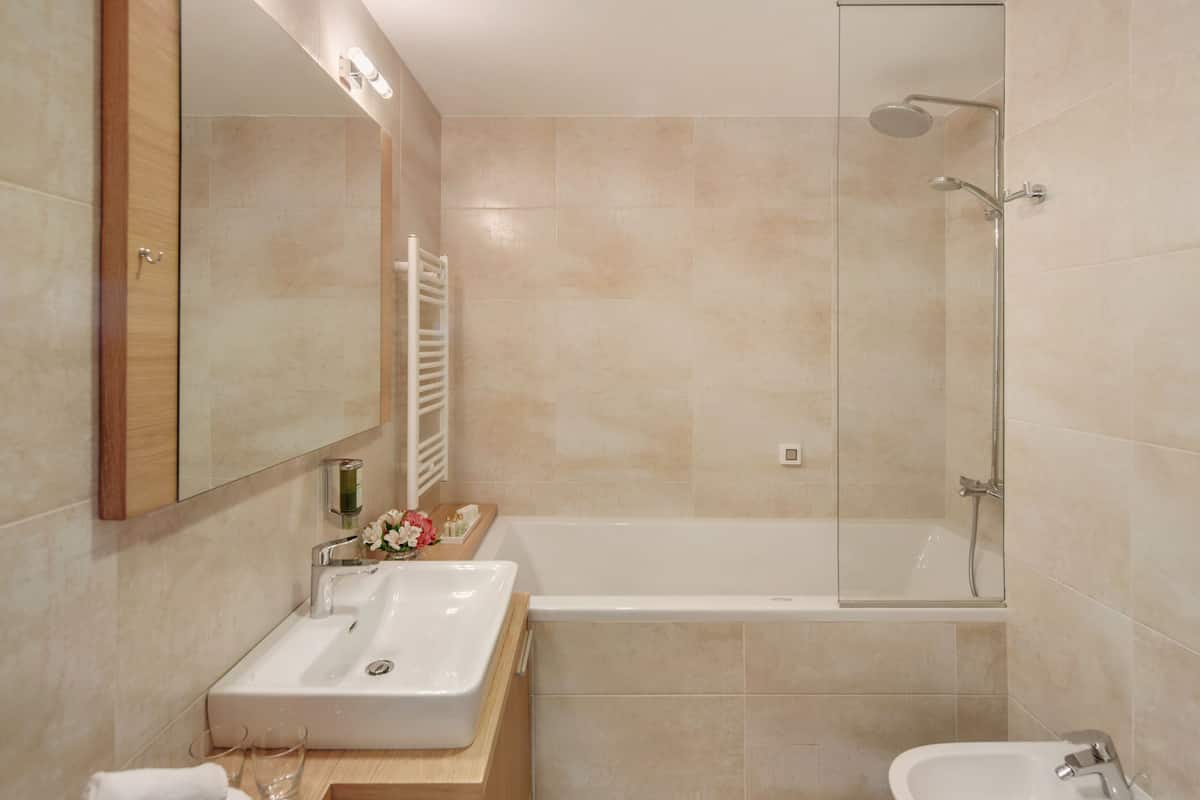 shower, free toiletries, hair dryer, bathrobes