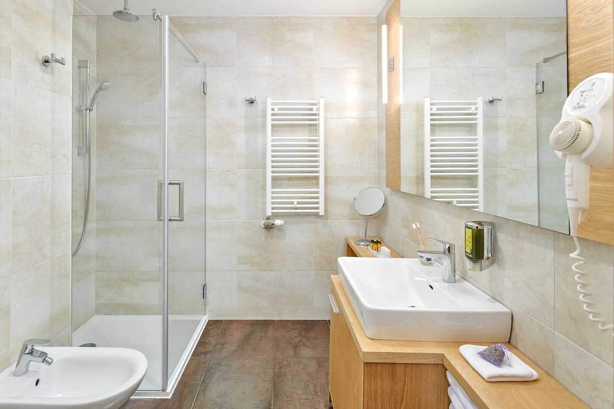 standard single room, balcony, city view | minibar, in-room safe, desk, blackout curtains