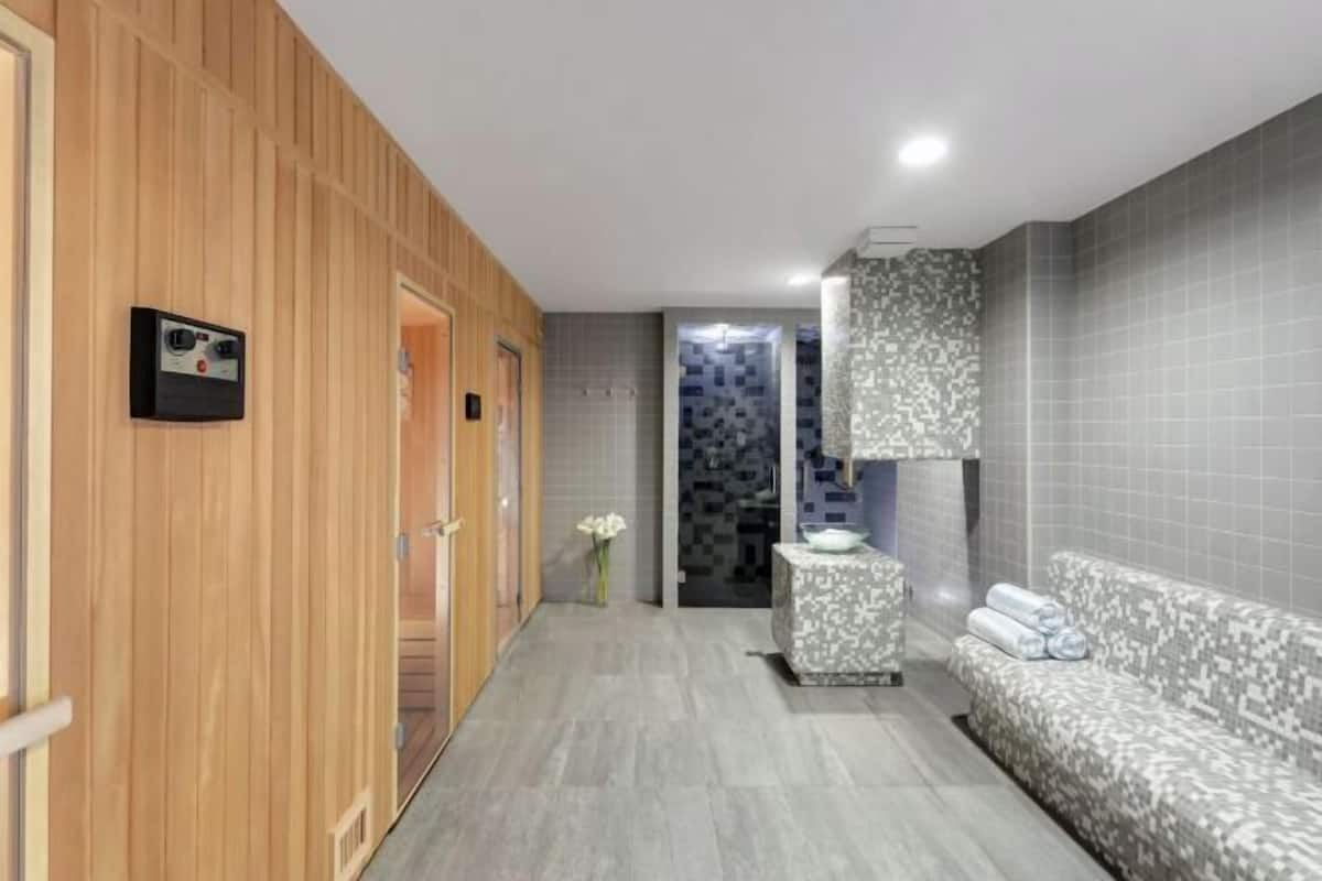 Sauna, hot tub, steam room, aromatherapy, deep-tissue massages