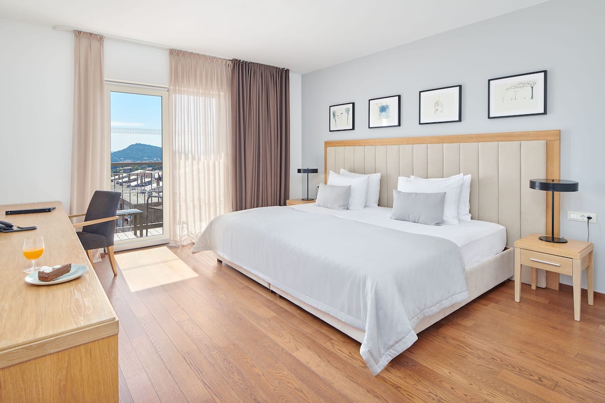 minibar, in-room safe, desk, blackout curtains