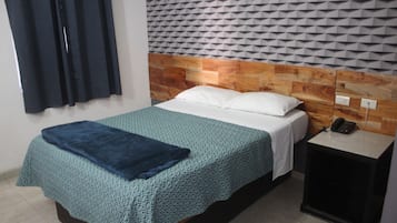 Phòng đôi | Bàn, khu vực làm việc phù hợp cho laptop, bàn ủi/dụng cụ ủi quần áo