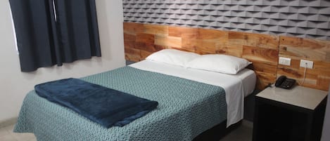 Double Room | Desk, laptop workspace, iron/ironing board, free WiFi