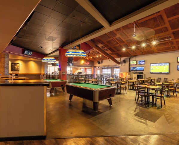 3 bars/lounges, sports bar