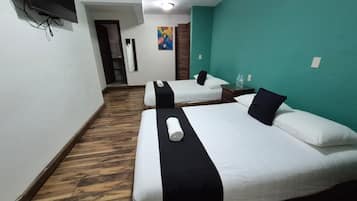 Kamar Standar, 2 Tempat Tidur Double | Brankas, meja kerja, setrika/meja setrika, dan Wi-Fi gratis